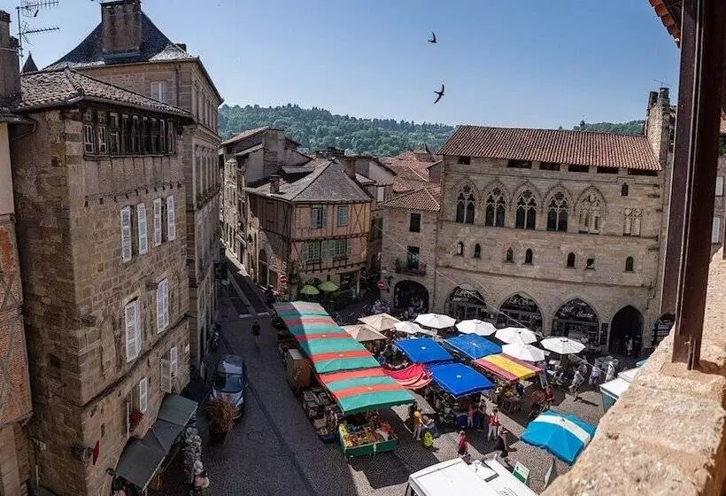 Hotelli Hôtel Les Gabarres