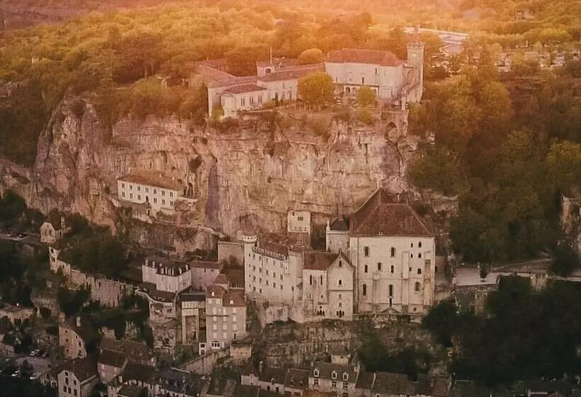 Hotelli Hôtel Les Gabarres