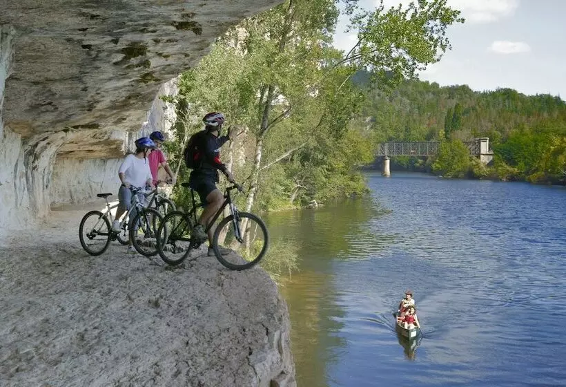 Hotelli Hôtel Les Gabarres