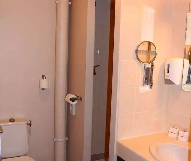 Hotelli Hôtel Les Gabarres