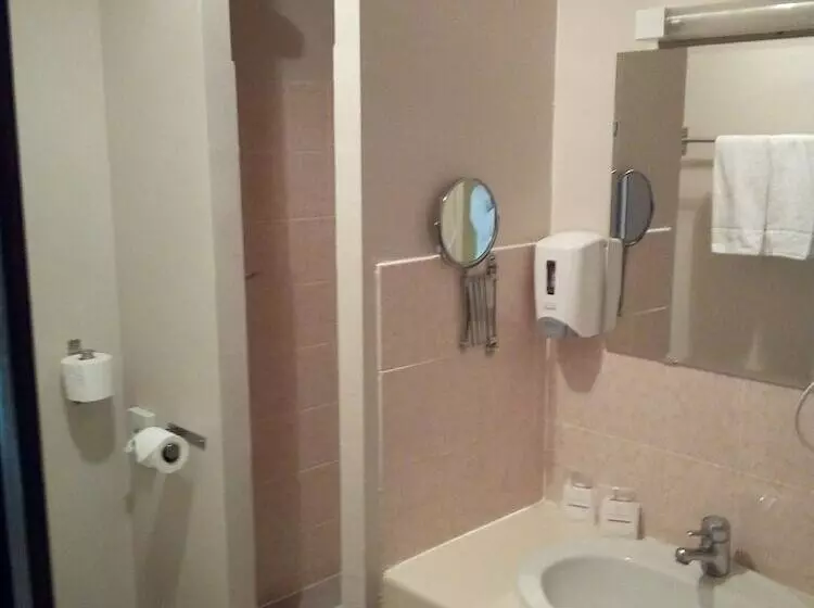 Hotelli Hôtel Les Gabarres