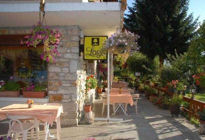 Отель Restaurant Le Grillon