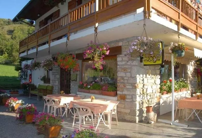 ホテル Restaurant Le Grillon