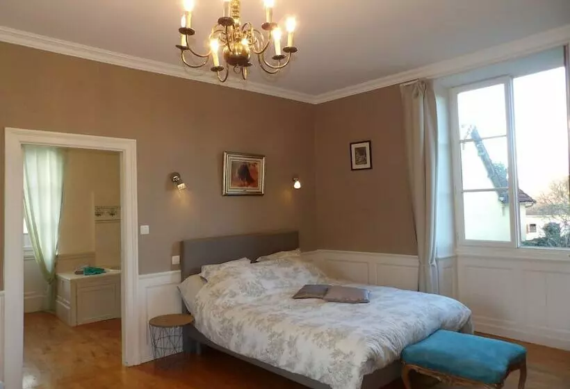 Au Pays De Jacquou : Chambre D’hôtes Et Table D’hôtes