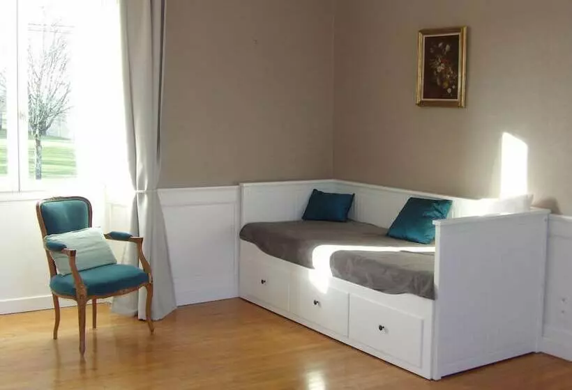 Au Pays De Jacquou : Chambre D’hôtes Et Table D’hôtes