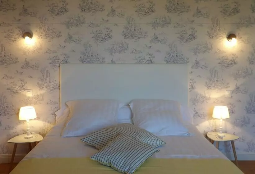 Au Pays De Jacquou : Chambre D’hôtes Et Table D’hôtes