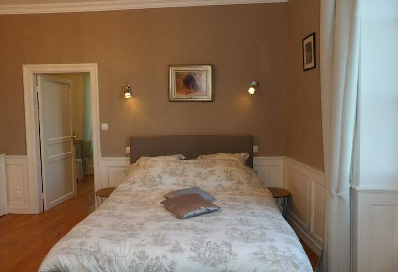 Au Pays De Jacquou : Chambre D’hôtes Et Table D’hôtes