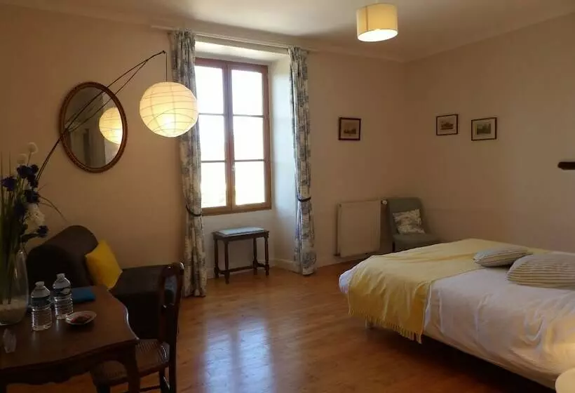 Au Pays De Jacquou : Chambre D’hôtes Et Table D’hôtes