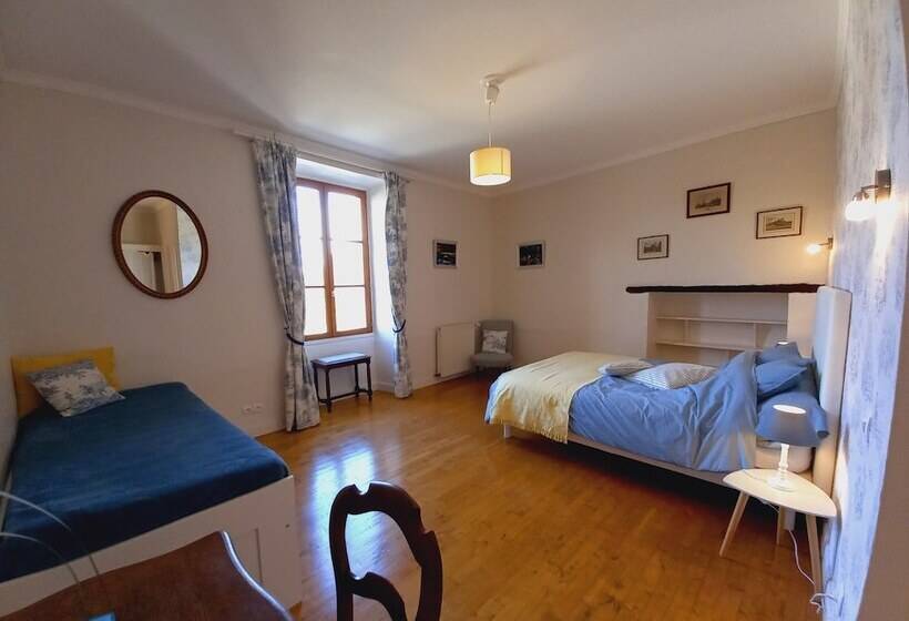 Au Pays De Jacquou : Chambre D’hôtes Et Table D’hôtes