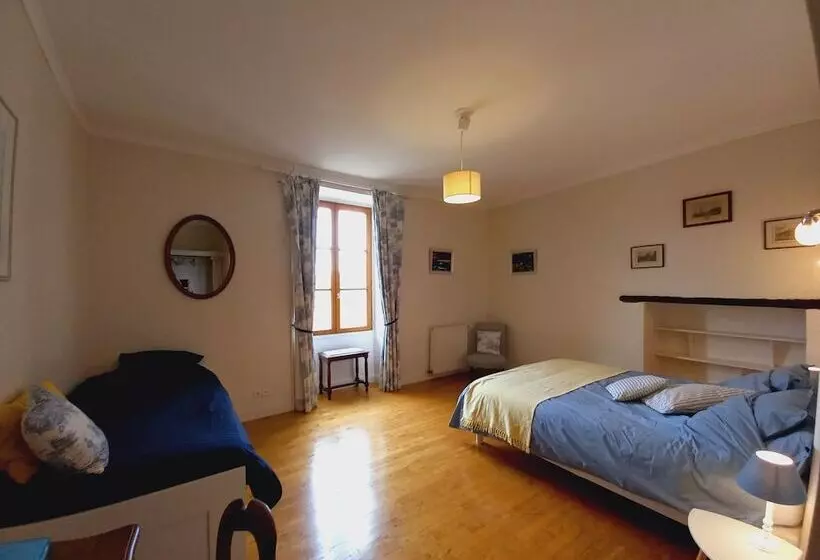 Au Pays De Jacquou : Chambre D’hôtes Et Table D’hôtes