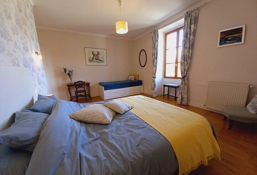 Au Pays De Jacquou : Chambre D’hôtes Et Table D’hôtes