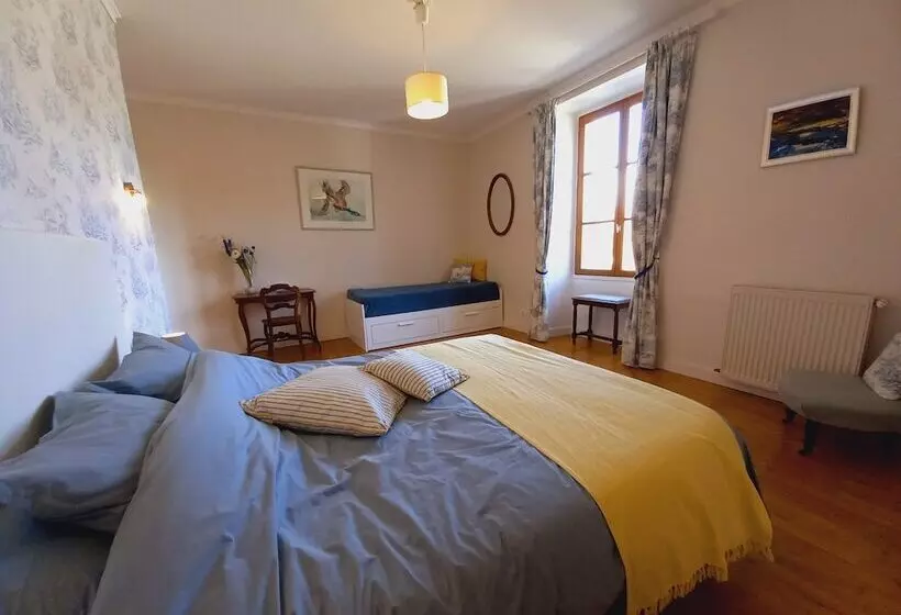 Au Pays De Jacquou : Chambre D’hôtes Et Table D’hôtes