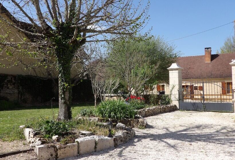 Au Pays De Jacquou : Chambre D’hôtes Et Table D’hôtes