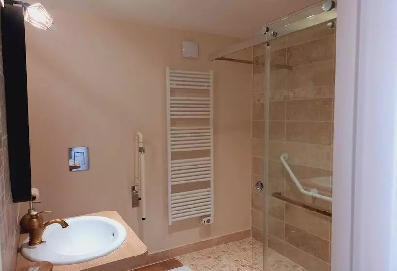 Au Pays De Jacquou : Chambre D’hôtes Et Table D’hôtes