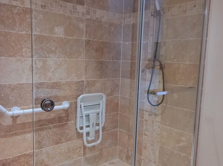 Au Pays De Jacquou : Chambre D’hôtes Et Table D’hôtes