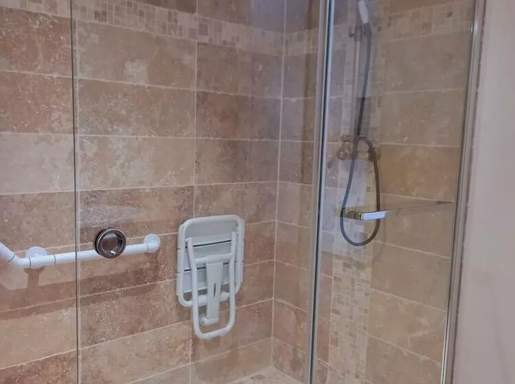 Au Pays De Jacquou : Chambre D’hôtes Et Table D’hôtes