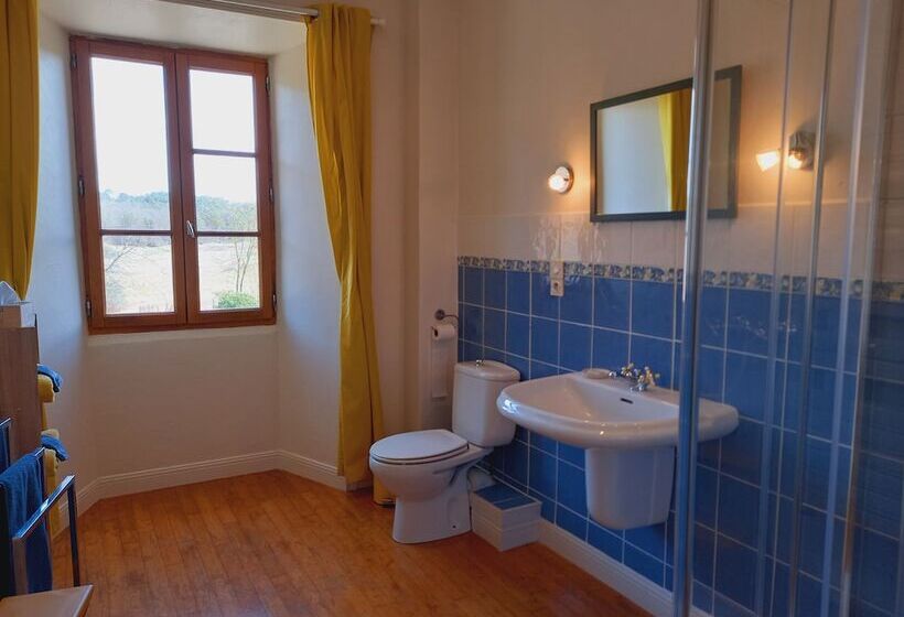 Au Pays De Jacquou : Chambre D’hôtes Et Table D’hôtes