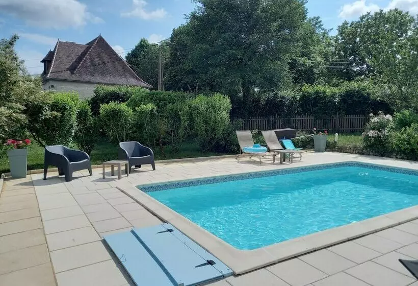 Au Pays De Jacquou : Chambre D’hôtes Et Table D’hôtes