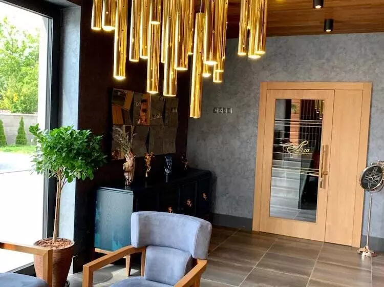 Azza Hotel&restaurant   Self Chek In