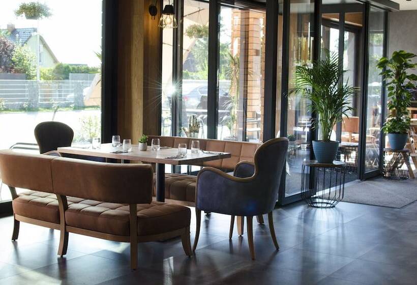 Azza Hotel&restaurant   Self Chek In