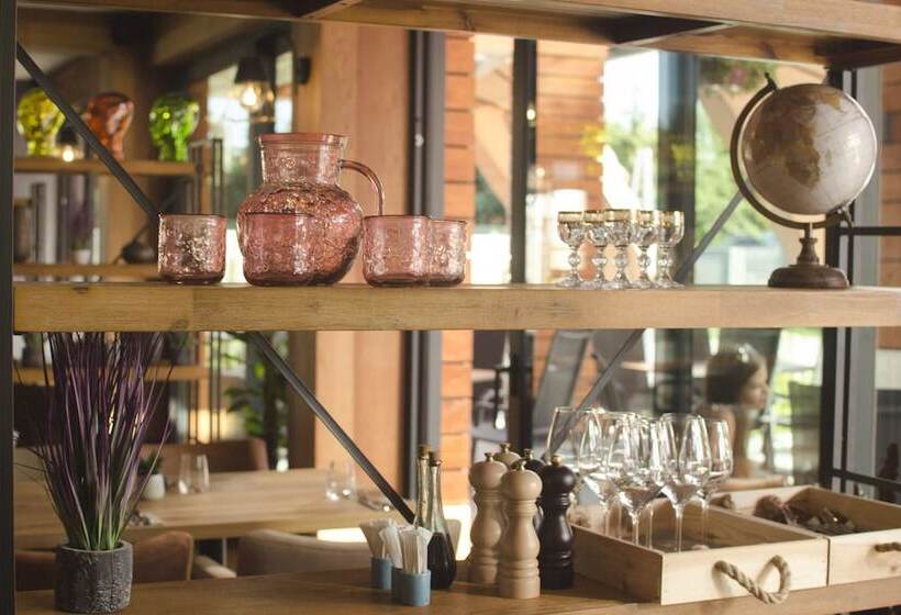 Azza Hotel&restaurant   Self Chek In