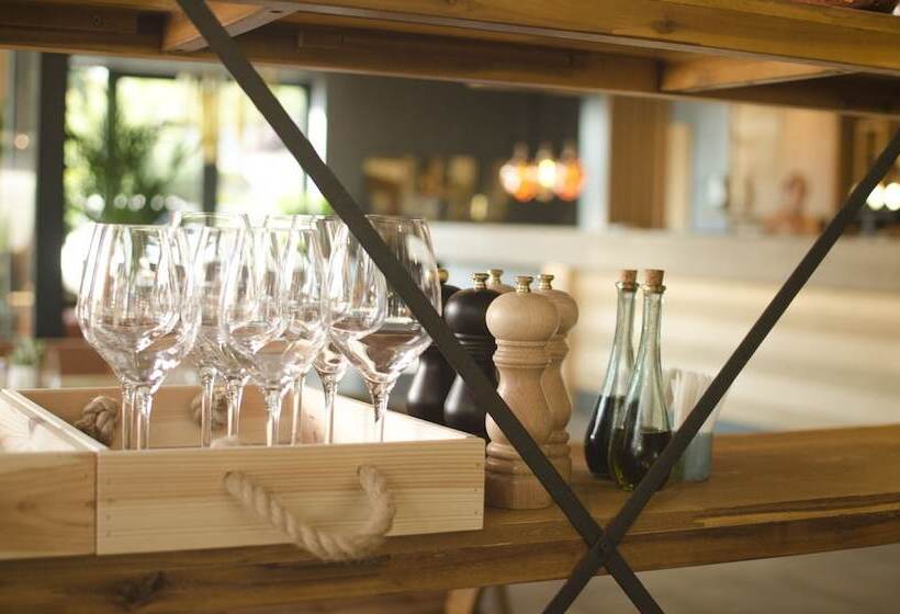 Azza Hotel&restaurant   Self Chek In