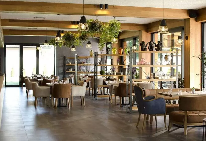 Azza Hotel&restaurant   Self Chek In