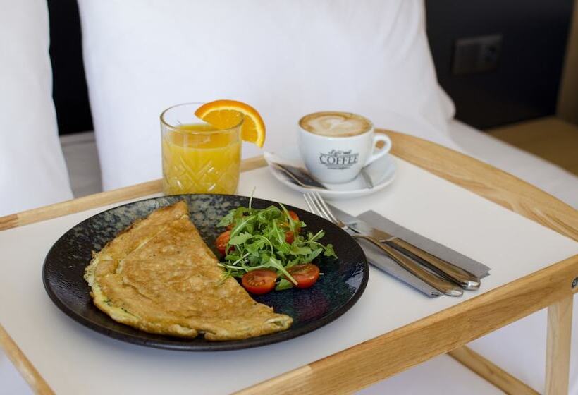 Azza Hotel&restaurant   Self Chek In