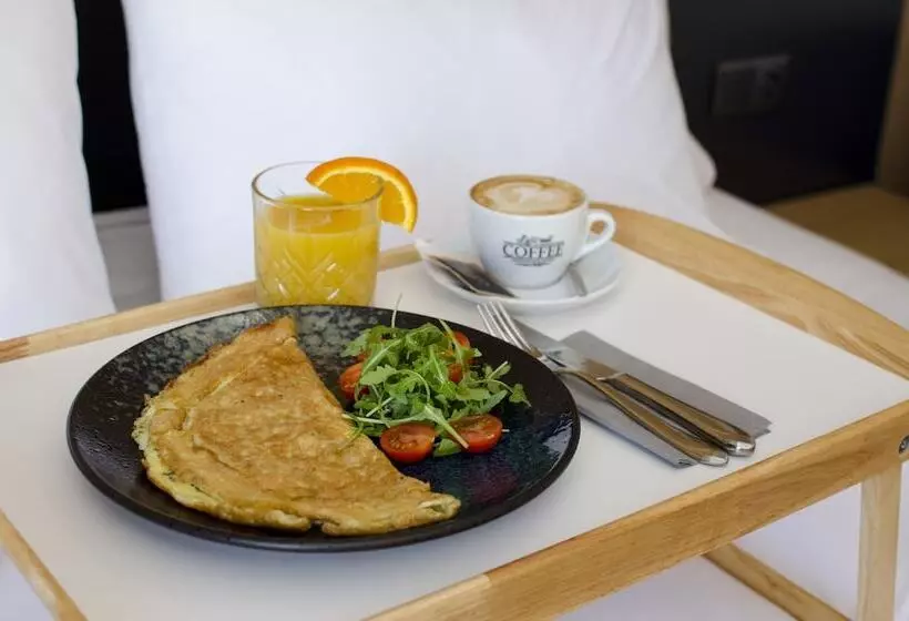 Azza Hotel&restaurant   Self Chek In