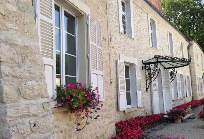 Aamiaismajoitus (B&B) Château De Cuisles