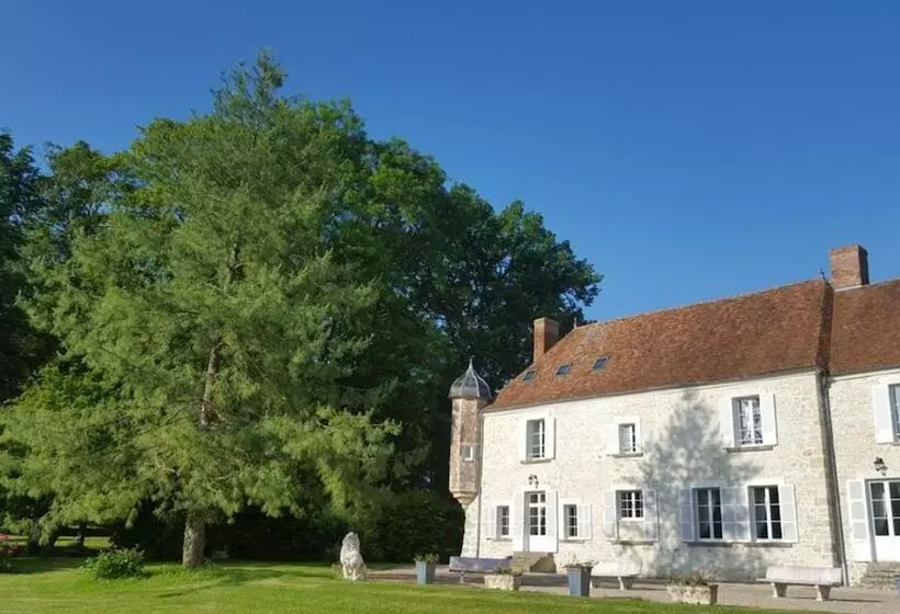 Aamiaismajoitus (B&B) Château De Cuisles