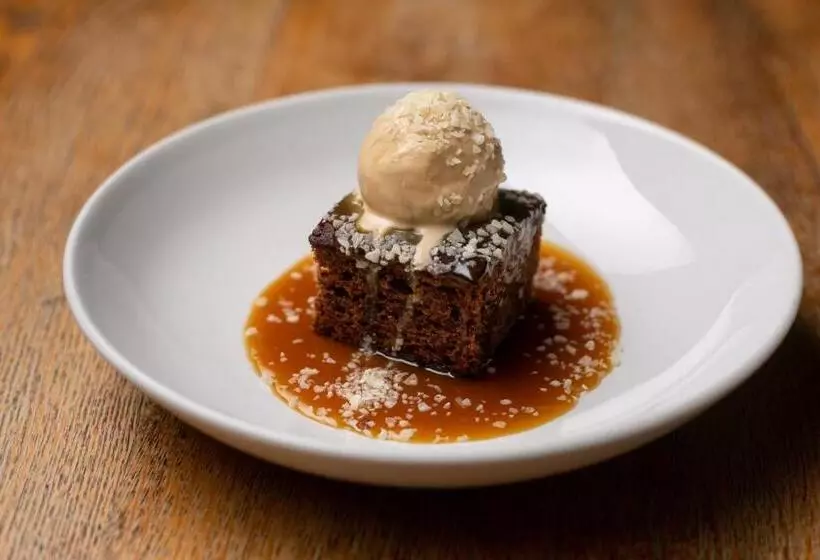 Aamiaismajoitus (B&B) The Cowdray Arms