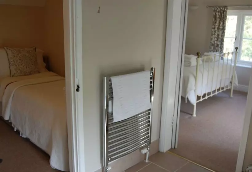 Gorselands Hall Bed And Breakfast