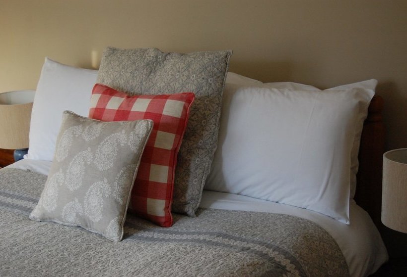 Gorselands Hall Bed And Breakfast