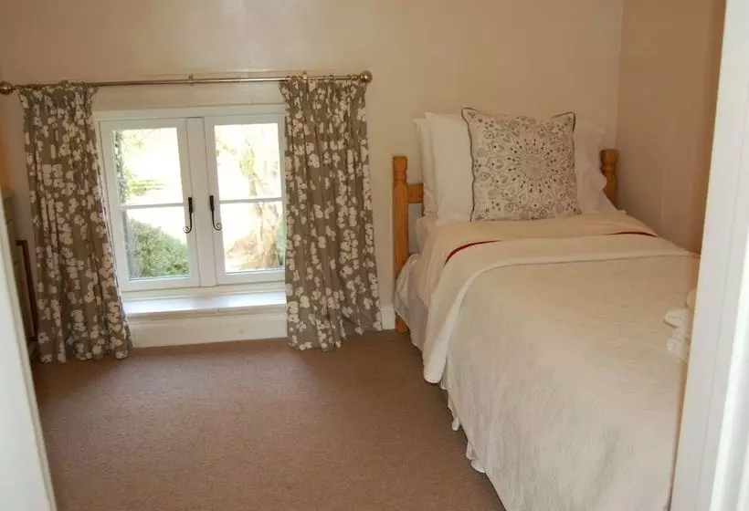 Gorselands Hall Bed And Breakfast