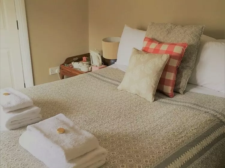 Gorselands Hall Bed And Breakfast