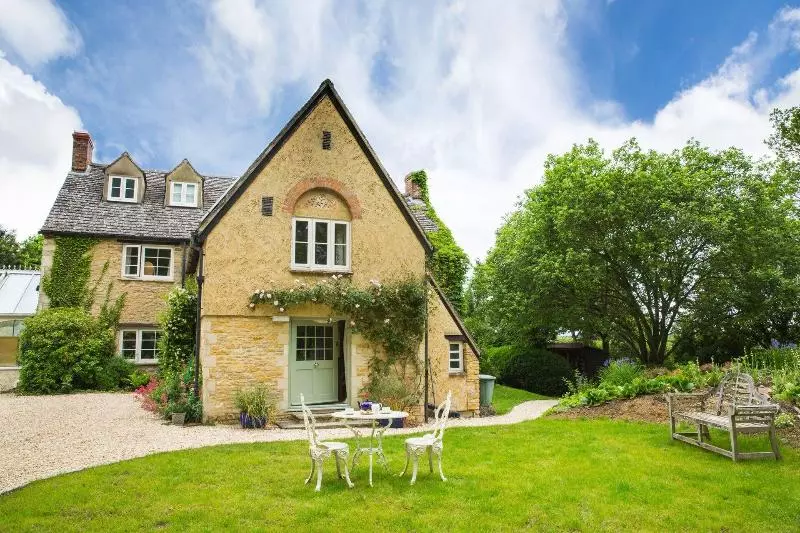 Gorselands Hall Bed And Breakfast