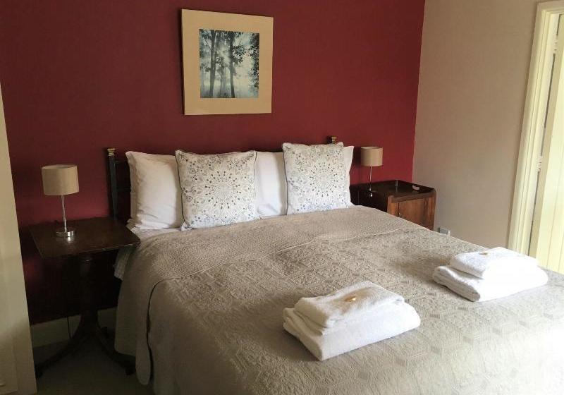 Gorselands Hall Bed And Breakfast