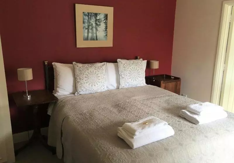 Gorselands Hall Bed And Breakfast