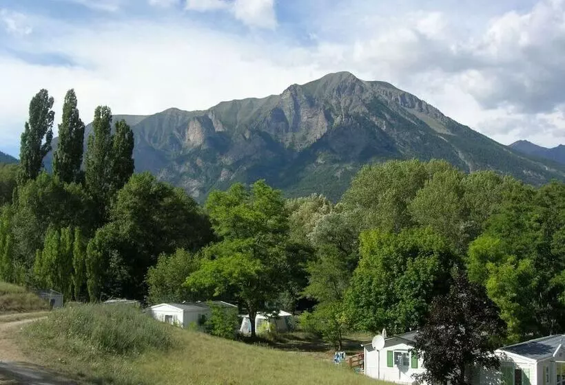 Hotelli Camping, Hôtel De Plein Air Les Cariamas