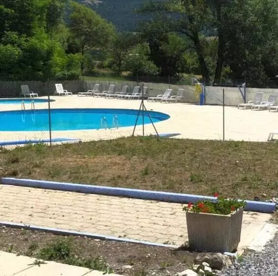 Hotelli Camping, Hôtel De Plein Air Les Cariamas