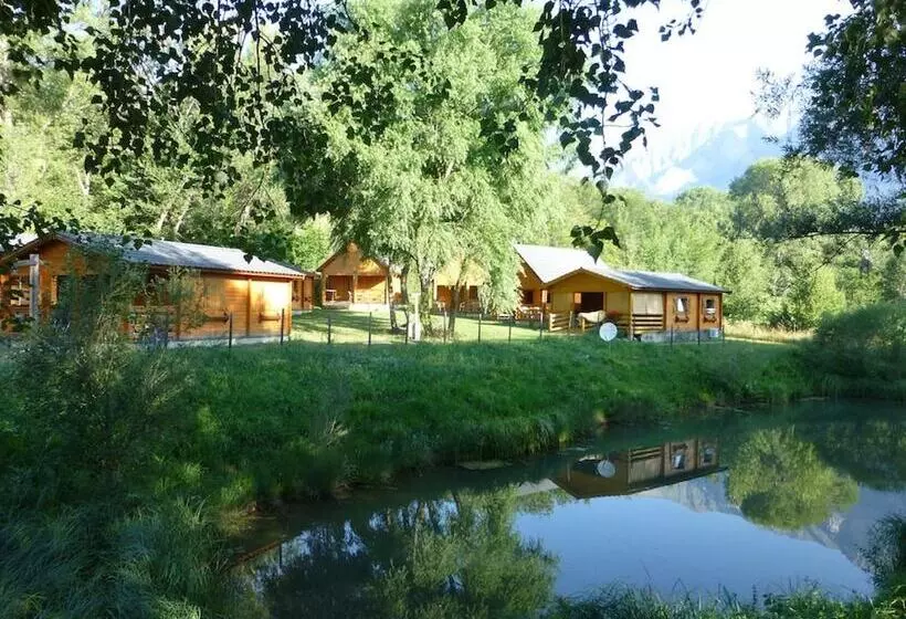 Hotelli Camping, Hôtel De Plein Air Les Cariamas