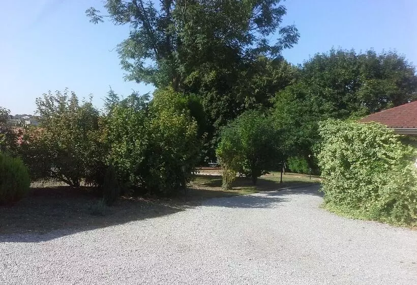 Hotelli Gite Hôtel Chambre D  Hôtes Et Roulottes Et Du Ternois