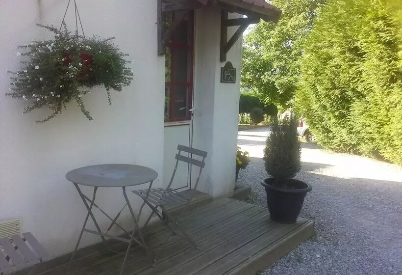 Hotelli Gite Hôtel Chambre D  Hôtes Et Roulottes Et Du Ternois