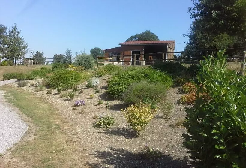 Hotelli Gite Hôtel Chambre D  Hôtes Et Roulottes Et Du Ternois