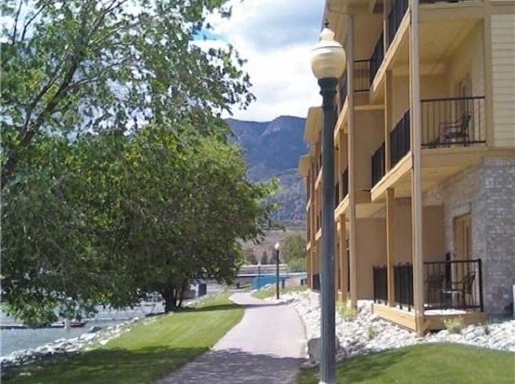 酒店 Howards On The River