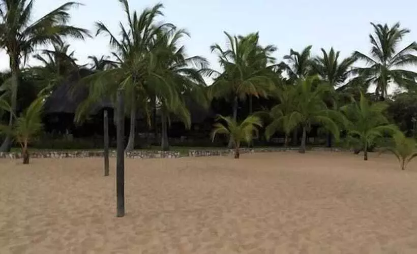 هتل Isanga Bay