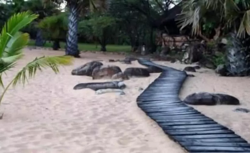 هتل Isanga Bay