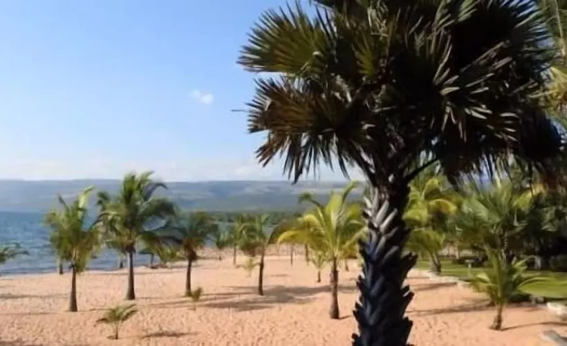 هتل Isanga Bay