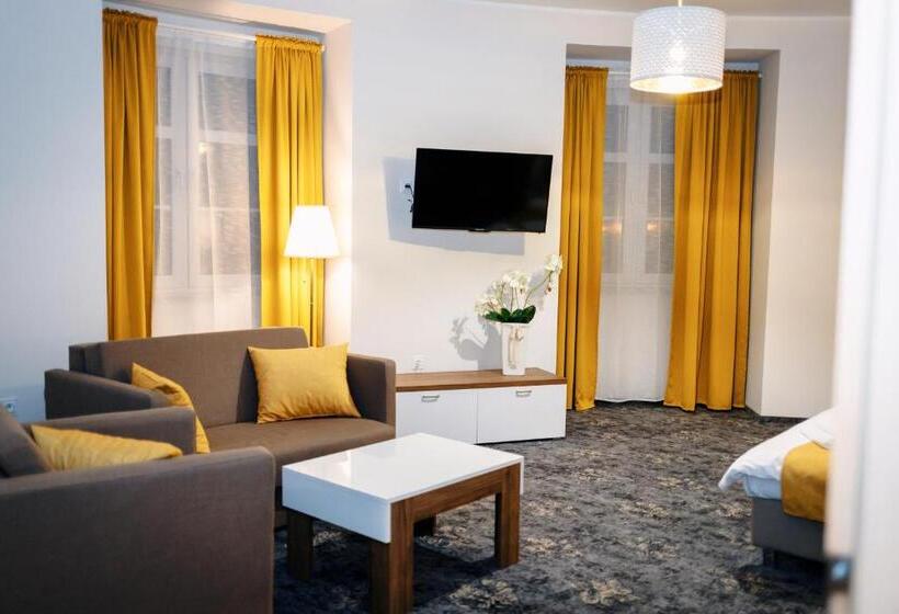 Hotel Nadodrzański Dwór   Nowa Sól